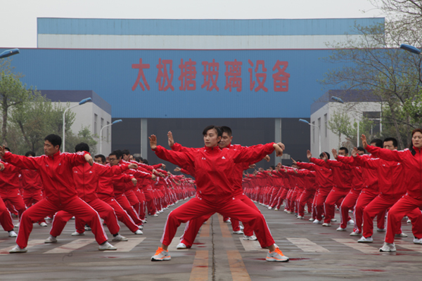 中國(guó)太極搪玻璃設(shè)備全體員工向您拜年！